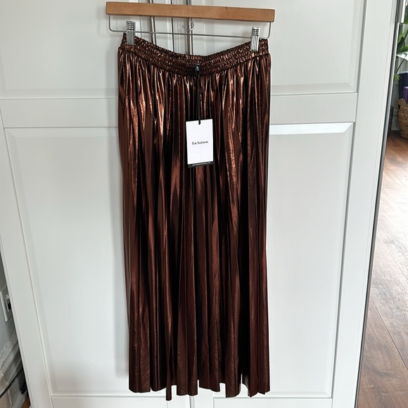 En Saison Pleated Metallic Skirt - Picture 7 of 8